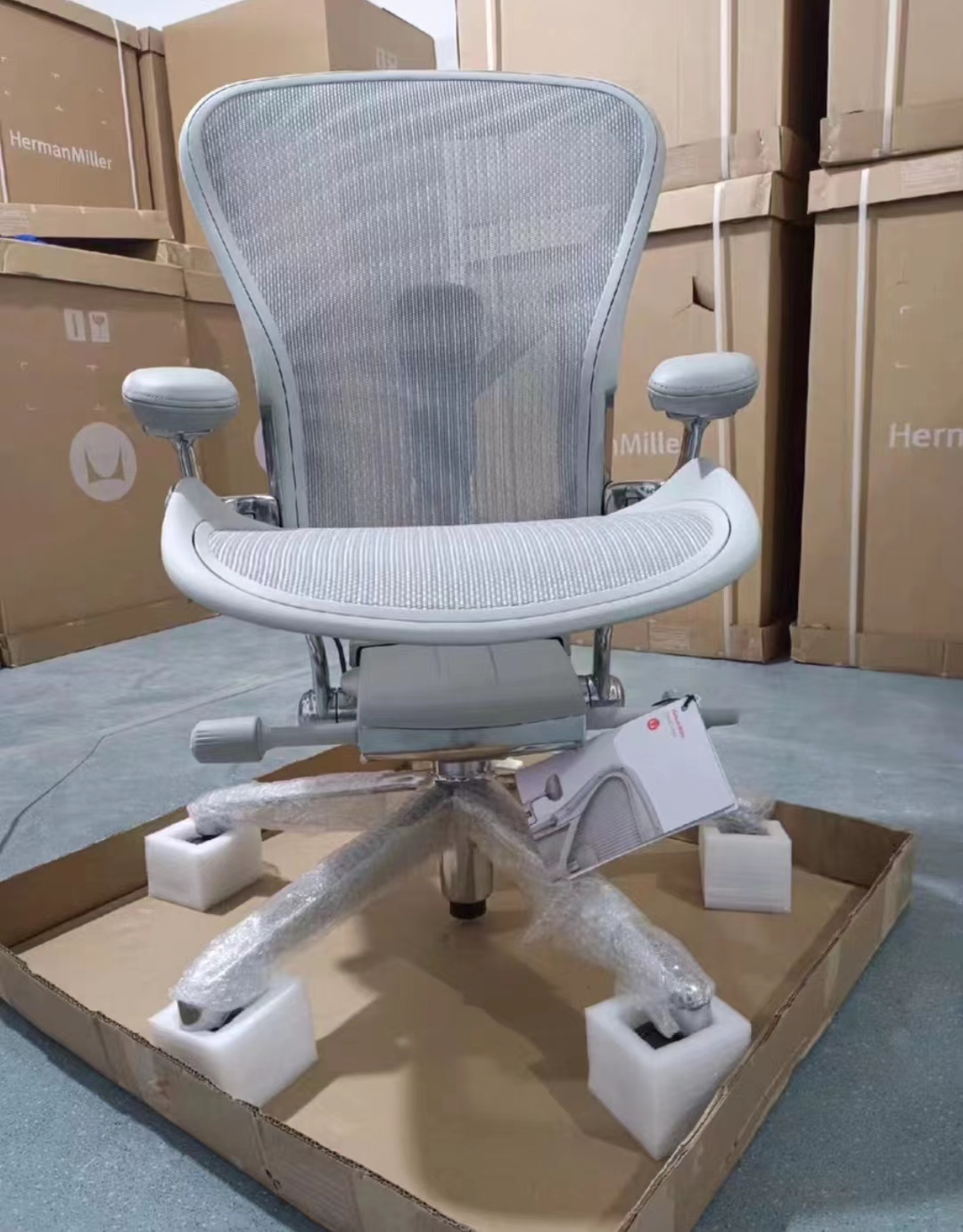 Herman Miller Aeron 2nd generation, Herman Miller Aer on 2nd generation ergonomic chair