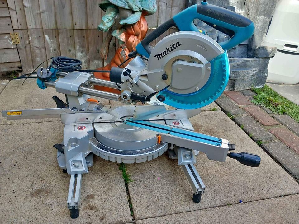 Makita Miter Saw 216mm Blade.