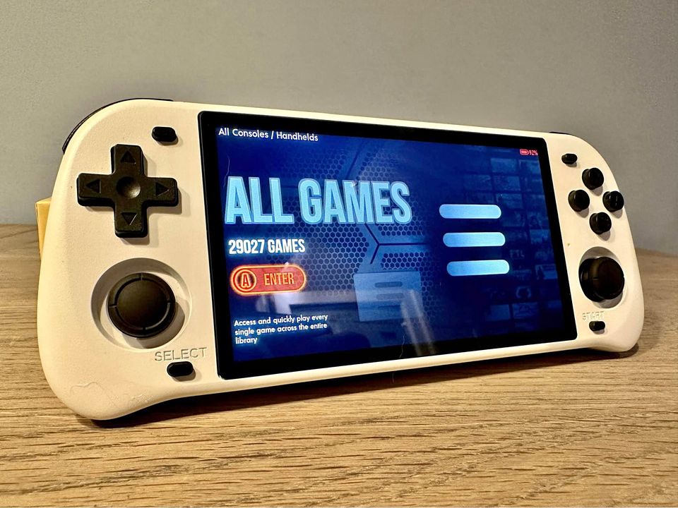 Handheld Retro Gaming Console (29,000+ games)