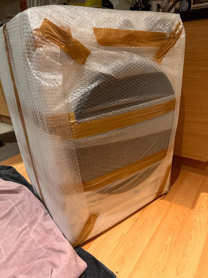 Hisense DH1Q802BW2 freestanding front-loading tumble dryer, 60 cm, heat pump